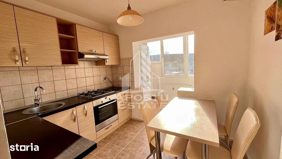 Apartament cu 3 camere decomandat în Est