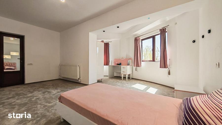 Casă cu 7 camere cu Teren 300 Mp în Nord