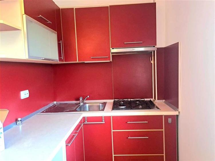 Apartament cu 3 camere decomandat, mobilat în Lenin