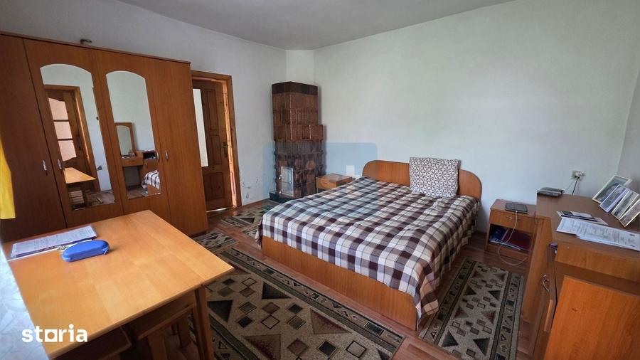 Casă cu 8 camere cu Teren 441 Mp în Central