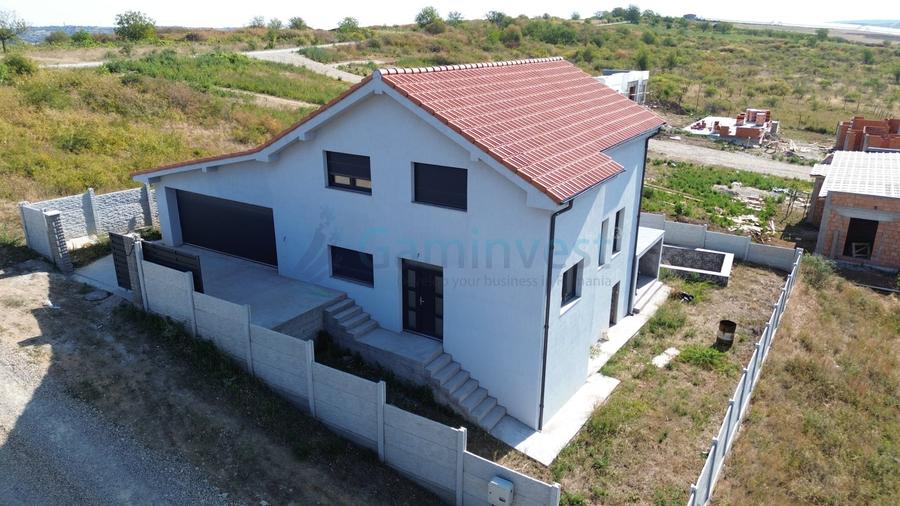 Casă individuală cu 6 camere cu Canalizare în Paleu