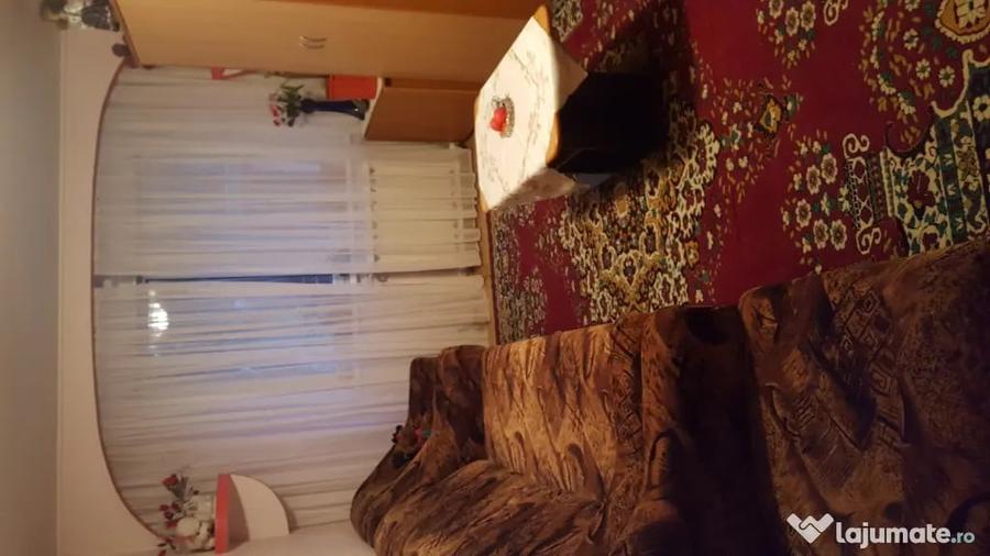 Apartament cu 3 camere decomandat în Rahova