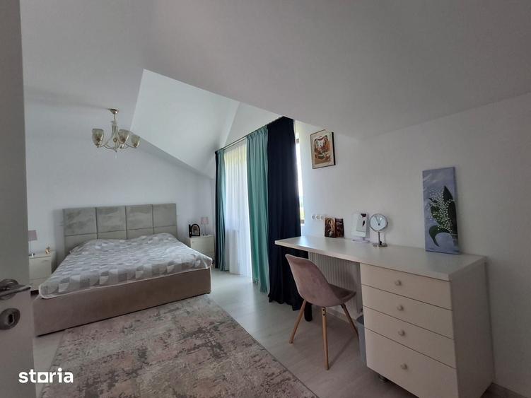 Casă cu 5 camere cu Teren 660 Mp în Bucium