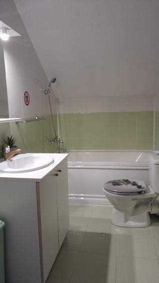Casă individuală cu 5 camere cu Canalizare în Glâmbocu
