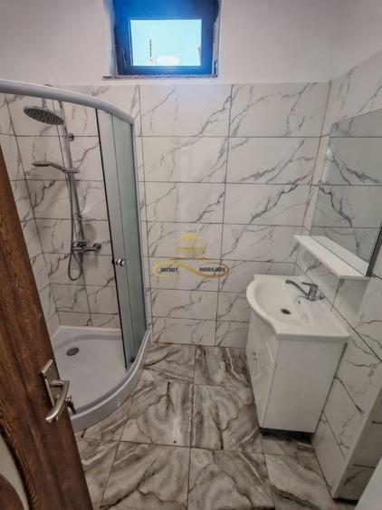 Casă individuală cu 6 camere cu Canalizare în Central