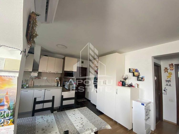 Apartament cu 3 camere decomandat, mobilat în Soarelui