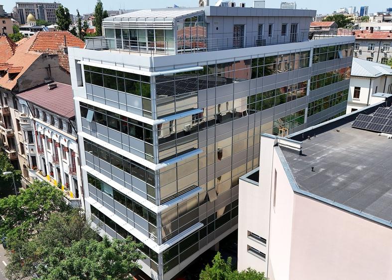 Birou, de 2,500 mp, în Cișmigiu