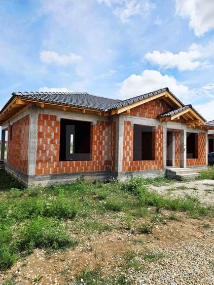 Casă individuală cu 4 camere cu Teren 500 Mp în Sântandrei