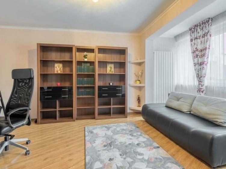 Apartament cu 3 camere decomandat în Universitate
