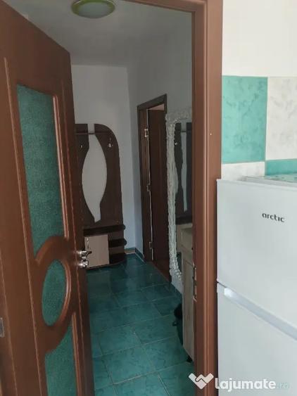 Garsonieră decomandată în Gorjului