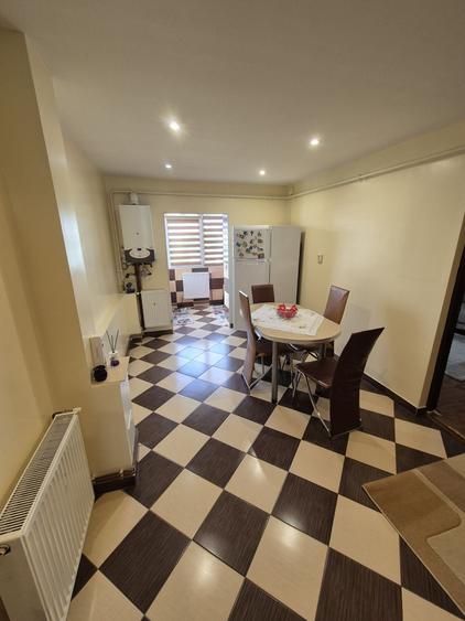 Apartament cu 3 camere decomandat în Cornitoiu