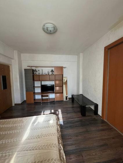 Garsonieră decomandată, mobilată în P-ța Romană