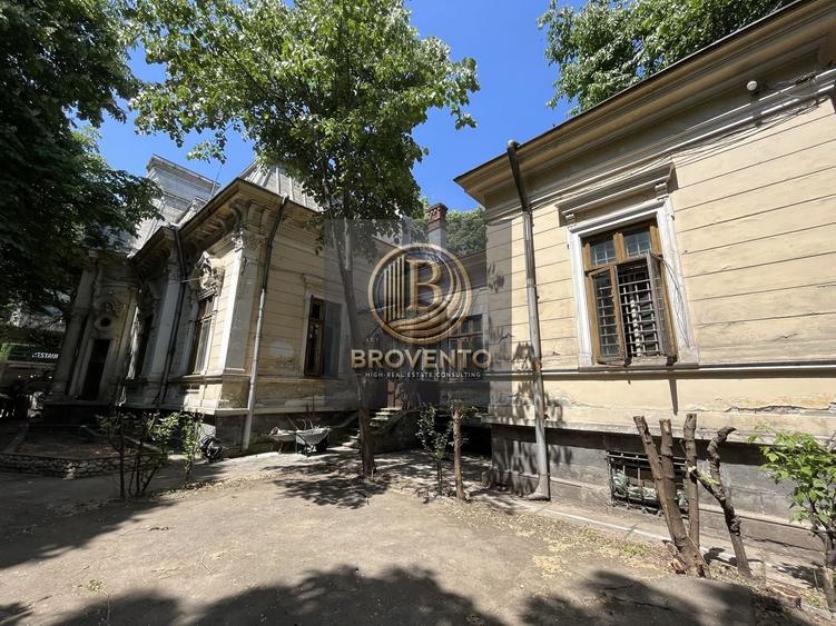 Casă individuală cu 15 camere cu Canalizare în Central