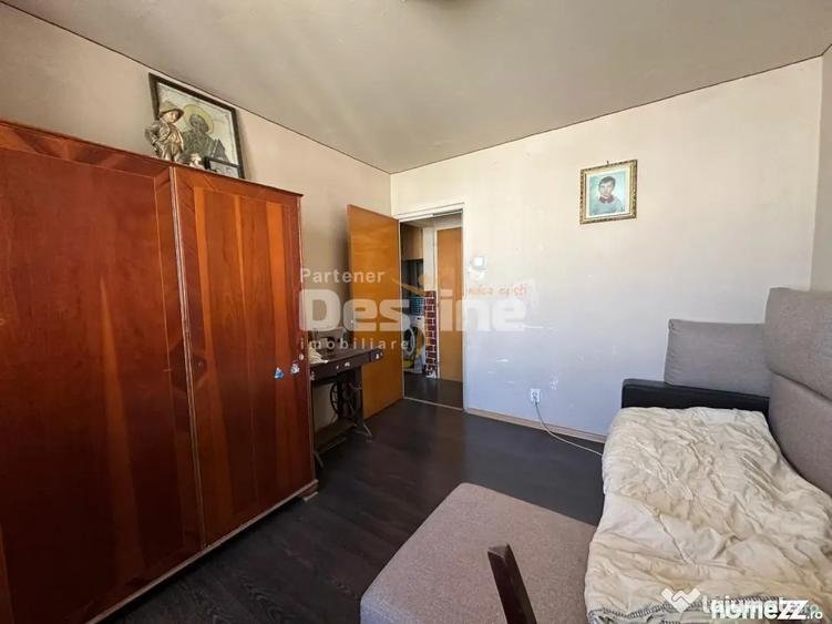 Apartament cu 3 camere decomandat, mobilat în Vitan