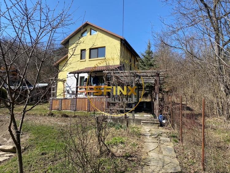 Casă individuală cu 4 camere cu Canalizare în Slănic