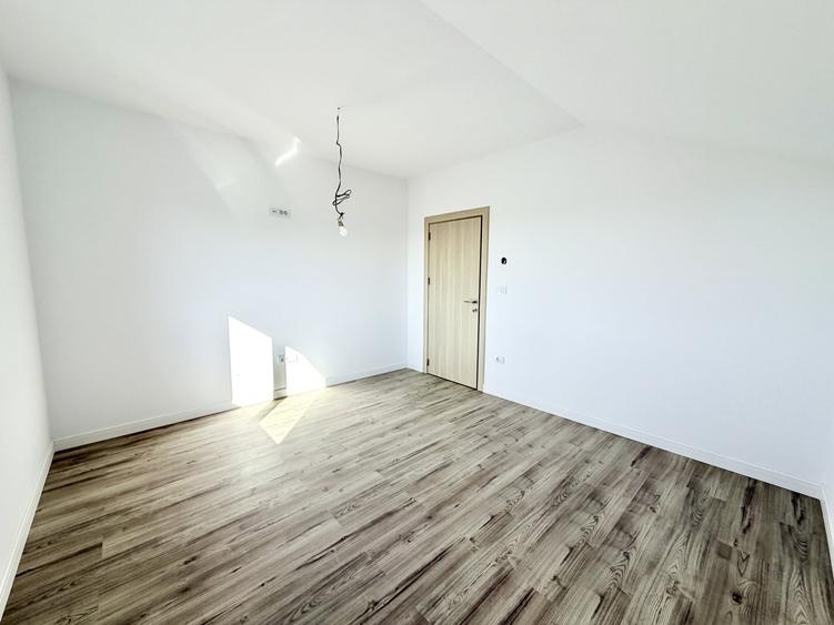 Duplex cu 4 camere cu Teren 275 Mp în Urseni