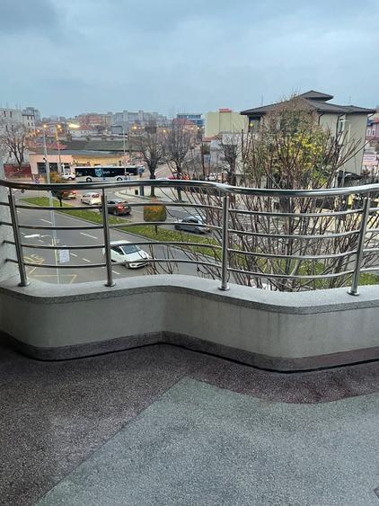 Apartament cu 4 camere semidecomandat în Ultracentral