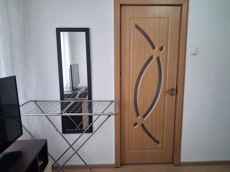 Apartament cu 2 camere semidecomandat, mobilat în Craiovița Nouă