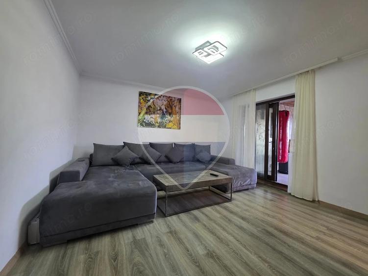 Casă cu Teren 689 Mp în Est