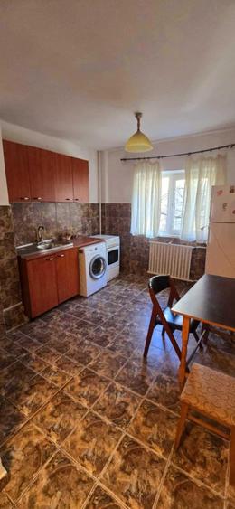 Apartament cu 2 camere decomandat în Moșilor