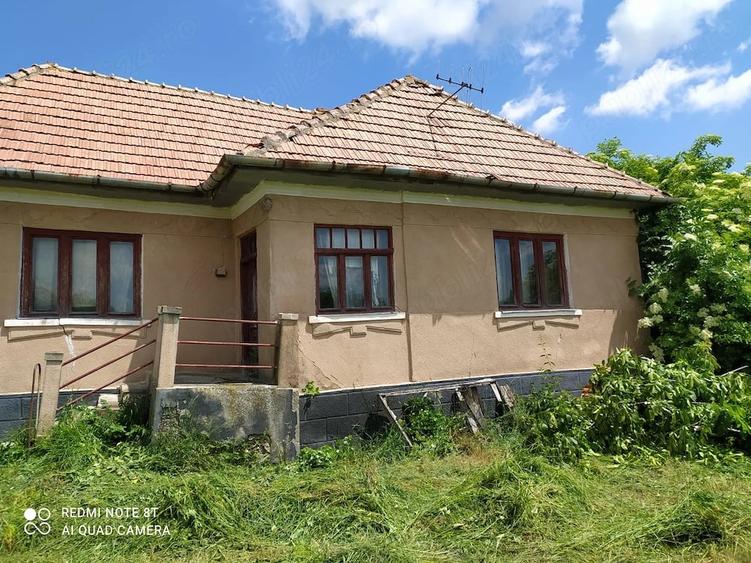 Casă cu 2 camere cu Teren 1500 Mp în Aiton