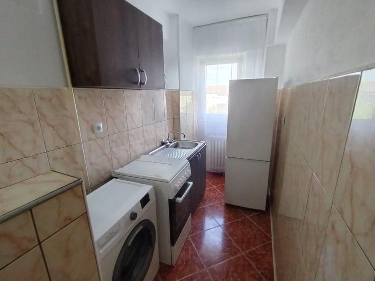 Garsonieră decomandată în Soarelui