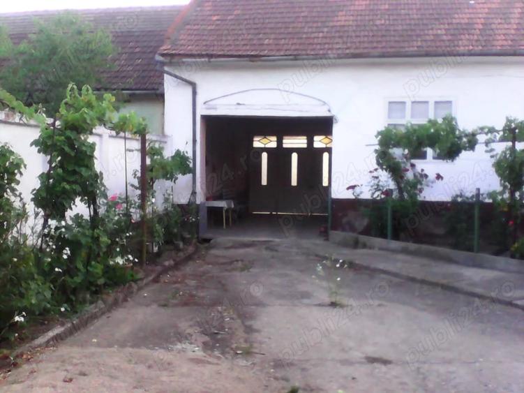 Casă cu 3 camere în Comorâște