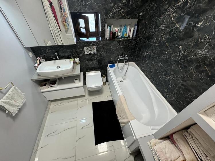 Casă individuală cu 4 camere cu Canalizare în Balta Verde