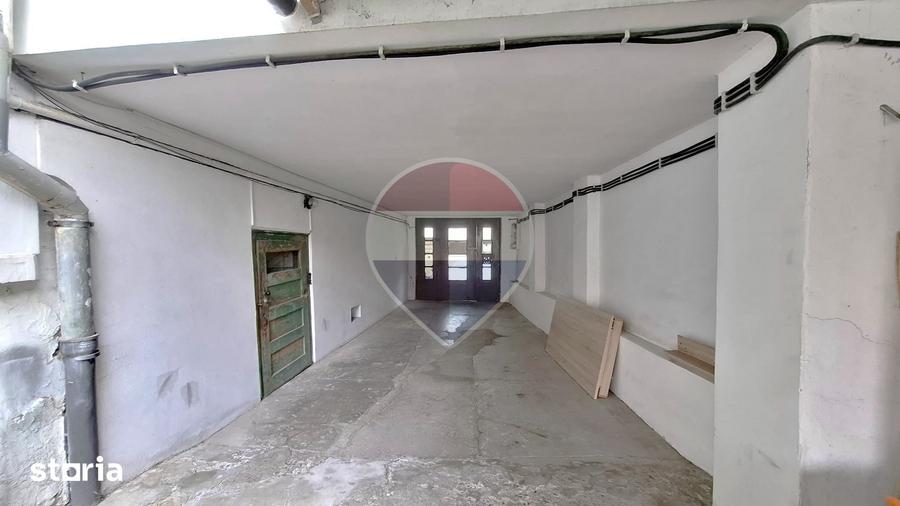 Casă cu 2 camere decomandat cu Teren 36 Mp în Central