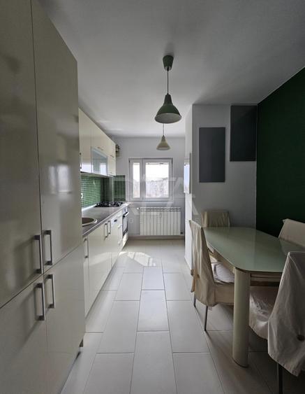 Apartament cu 3 camere semidecomandat, mobilat în Drumul Taberei