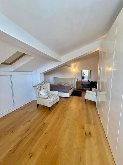Casă cu 9 camere cu Teren 862 Mp în Pipera