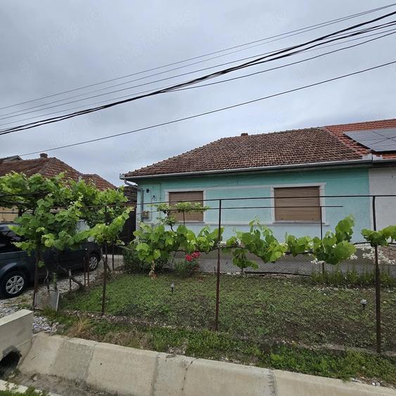 Casă cu 3 camere cu Teren 250 Mp în Central