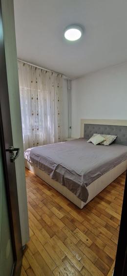 Apartament cu 2 camere semidecomandat, mobilat în Craiovița Nouă