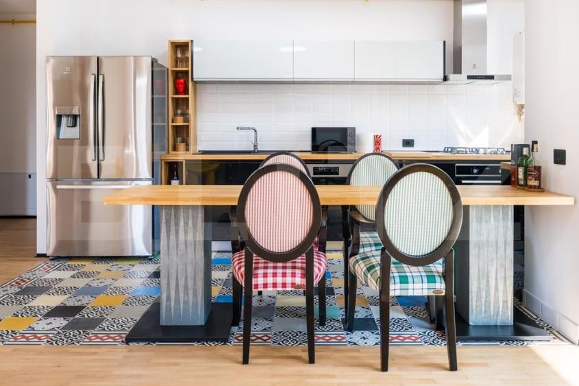 Apartament cu 3 camere semidecomandat, mobilat în Micro 16