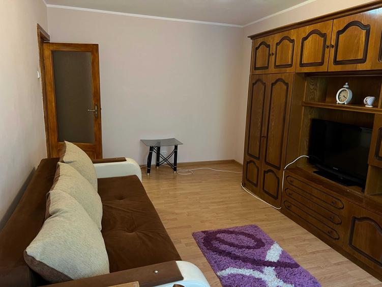 Apartament cu 2 camere decomandat în Micro 17