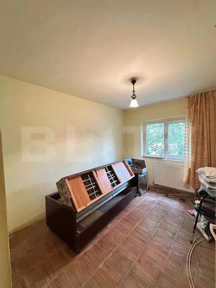 Apartament cu 3 camere decomandat în Liliacului