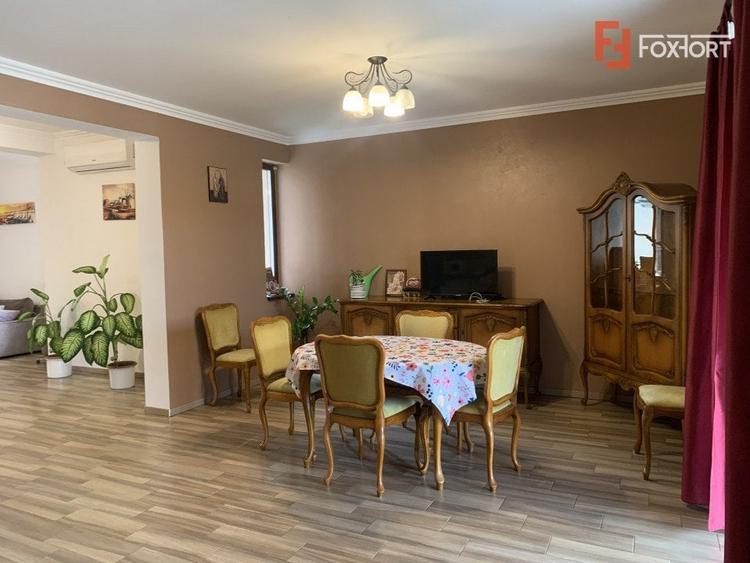 Casă individuală cu 5 camere cu Canalizare în Parța