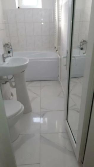 Apartament cu 3 camere decomandat în Exterior Vest