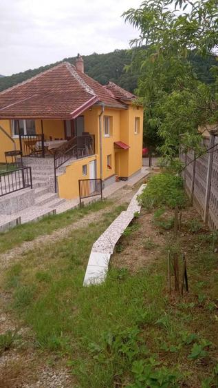 Casă cu 4 camere în Certeju de Sus