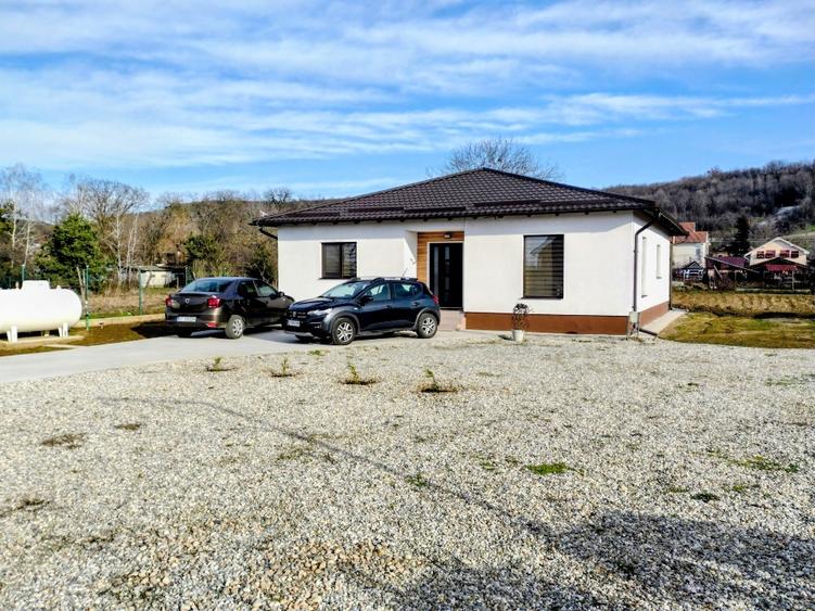 Casă individuală cu 4 camere cu Teren 1755 Mp în Cherleștii din Deal