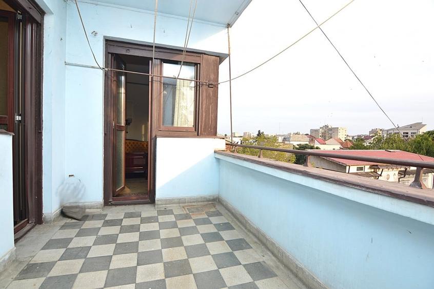 Apartament cu 4 camere semidecomandat în Calea Călărașilor