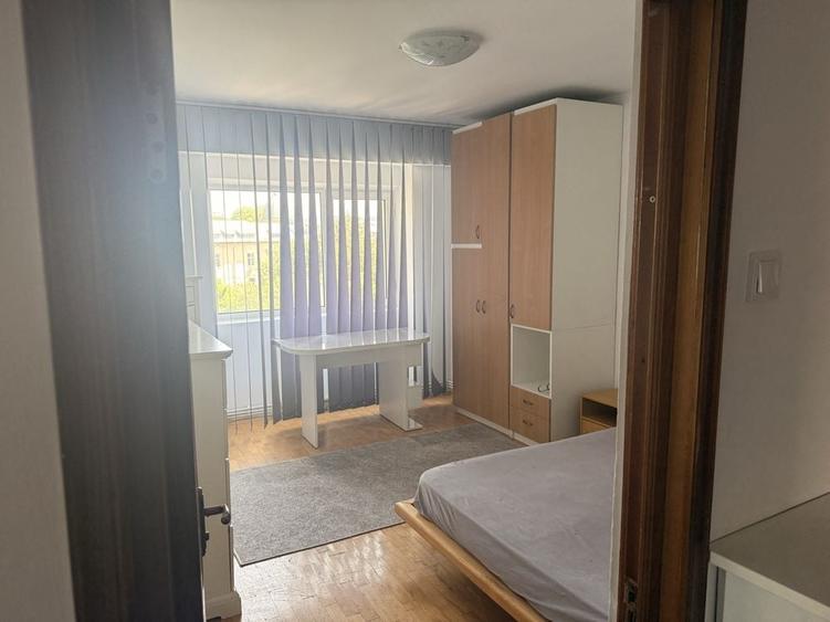 Apartament cu 3 camere decomandat în Albești