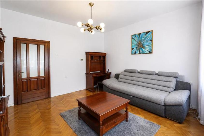 Apartament cu 2 camere decomandat, mobilat în Centrul Istoric
