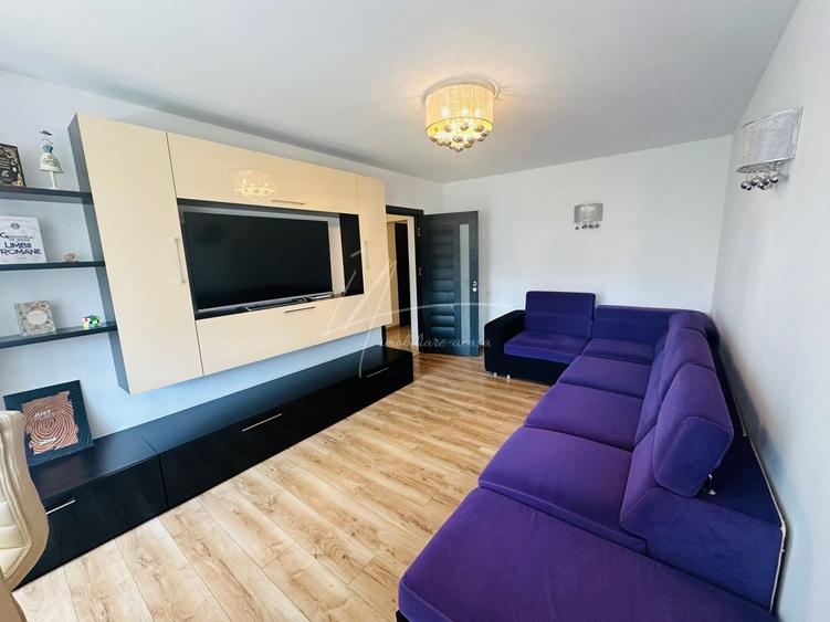 Apartament cu 3 camere semidecomandat, mobilat în Victoriei