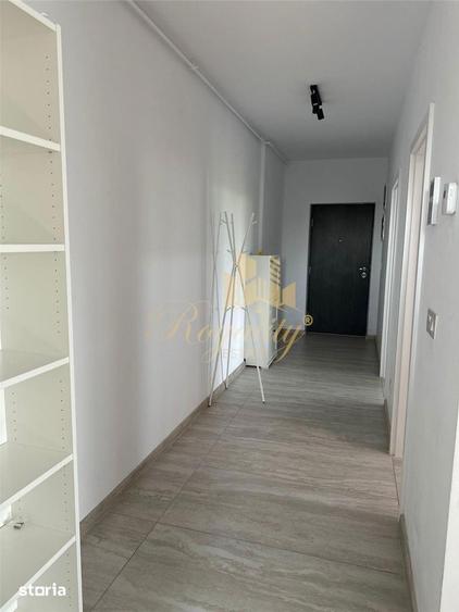 Apartament cu 2 camere, mobilat în Est