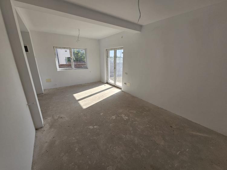 Duplex cu 5 camere cu Canalizare în Chiajna