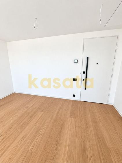 Apartament cu 3 camere semidecomandat în Barbu Văcărescu