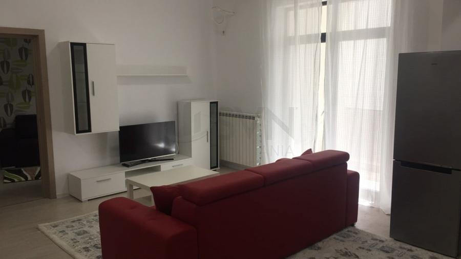 Apartament cu 3 camere semidecomandat, mobilat în Calea Călărașilor