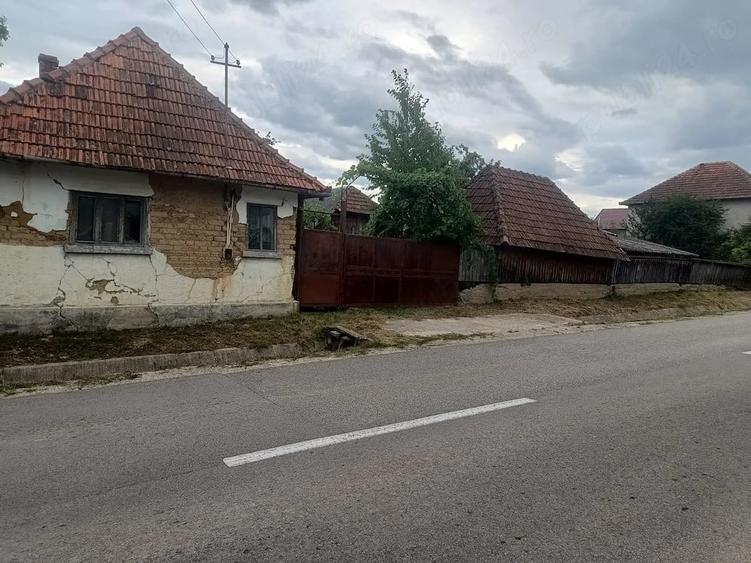 Casă cu Teren 900 Mp în Sâg