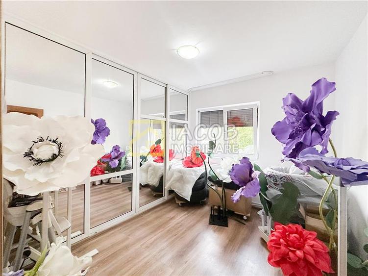 Apartament cu 3 camere decomandat în Milcov
